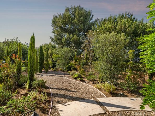2 Tarascon, Newport Coast CA 92657