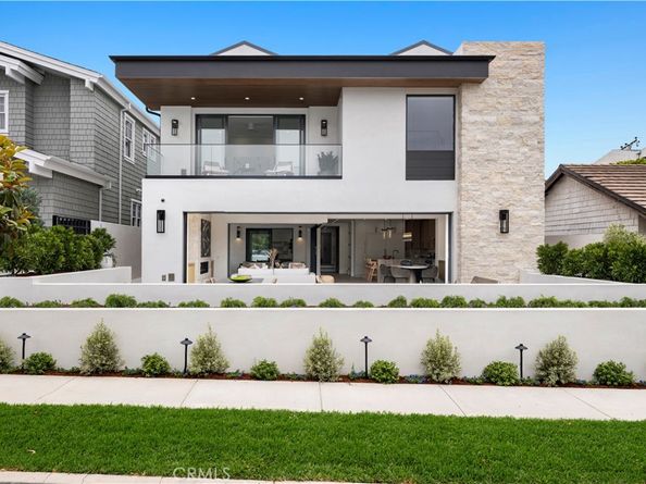516 Larkspur Avenue, Corona Del Mar CA 92625
