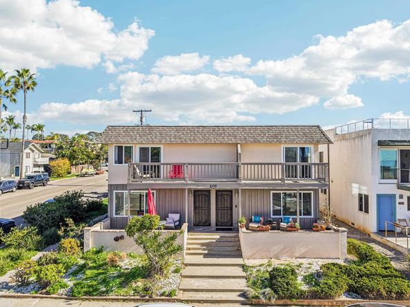 201 4th Street A/B, Encinitas CA 92024