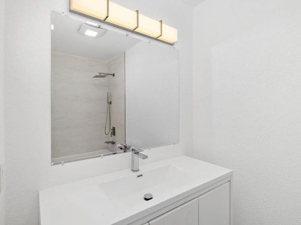 8036 Linda Vista Rd. 2E, San Diego CA 92111