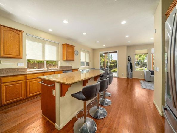 3748 Cavern Pl, Carlsbad CA 92010