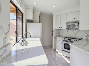 3252 Via Marin 9, La Jolla CA 92037