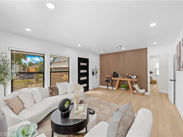 6714 Mclennan, Lake Balboa CA 91406