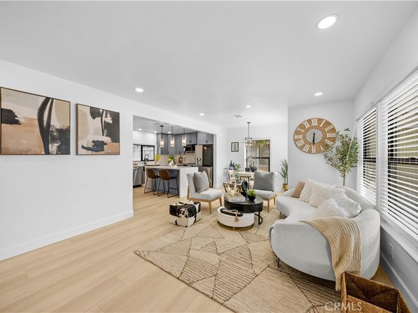 6714 Mclennan, Lake Balboa CA 91406
