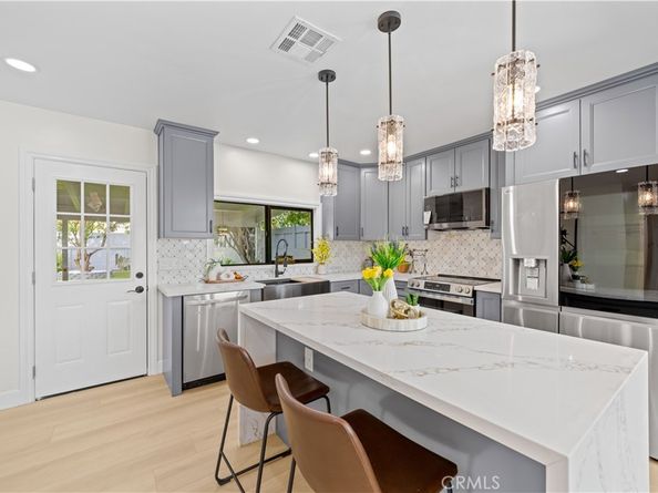 6714 Mclennan, Lake Balboa CA 91406