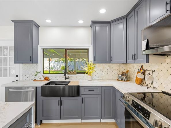 6714 Mclennan, Lake Balboa CA 91406