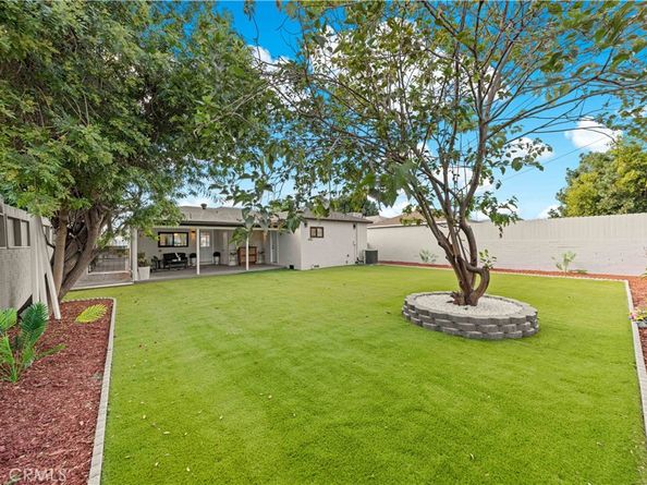 6714 Mclennan, Lake Balboa CA 91406