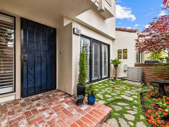 38 Navarre 138, Irvine CA 92612
