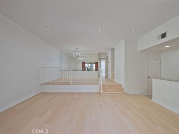 5711 Owensmouth Avenue 117, Woodland Hills CA 91367