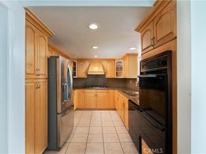 5711 Owensmouth Avenue 117, Woodland Hills CA 91367