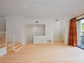 5711 Owensmouth Avenue 117, Woodland Hills CA 91367