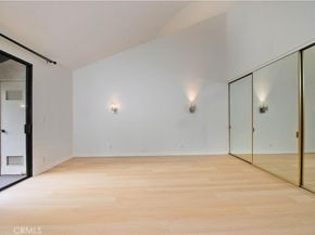 5711 Owensmouth Avenue 117, Woodland Hills CA 91367