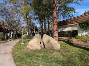 10044 Larwin 3, Chatsworth CA 91311