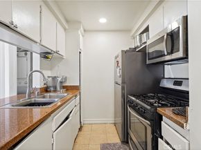 21219 Roscoe, Canoga Park CA 91304