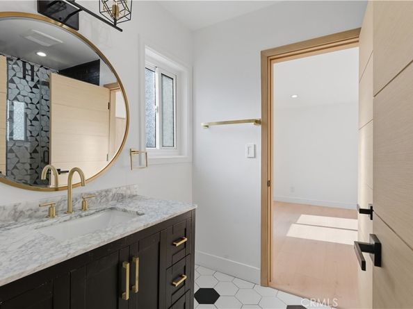 18653 Palomino Drive, Tarzana CA 91356