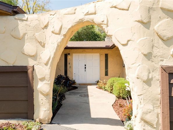 2211 Sunset Drive, Escondido CA 92025