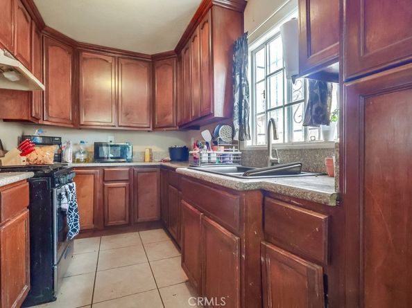 1243 W 70th Street, Los Angeles CA 90044