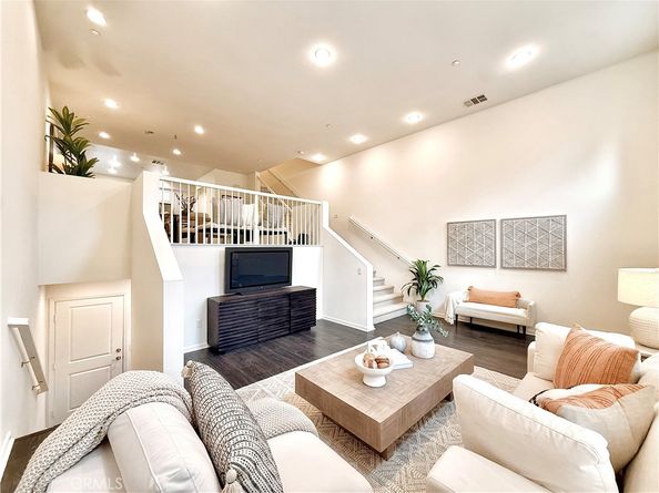 5547 Strand 103, Hawthorne CA 90250