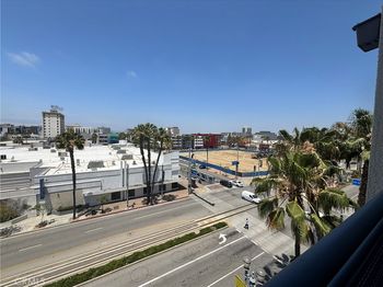 300 E 4th Street