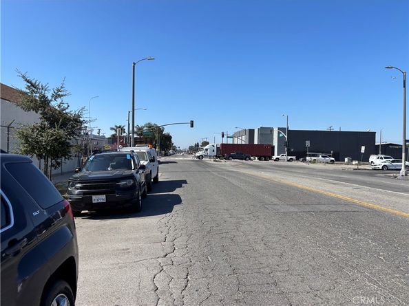 5746 Holmes Avenue, Los Angeles CA 90058