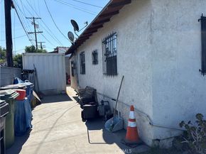 5746 Holmes Avenue, Los Angeles CA 90058