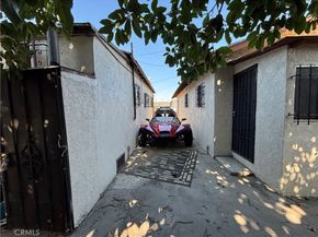 5746 Holmes Avenue, Los Angeles CA 90058