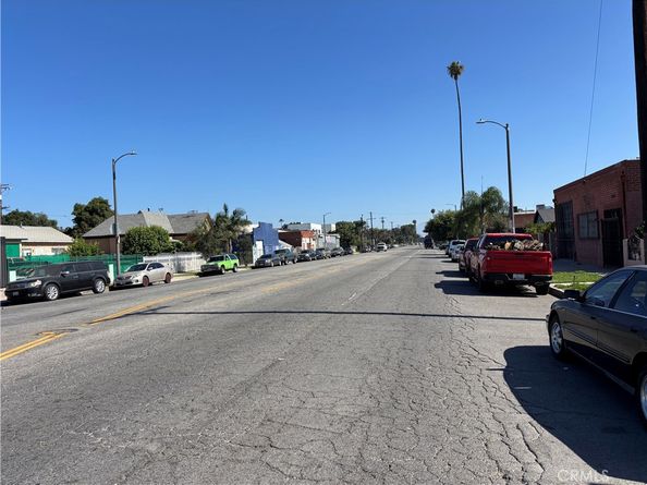 5746 Holmes Avenue, Los Angeles CA 90058