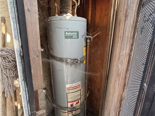 5746 Holmes Avenue, Los Angeles CA 90058