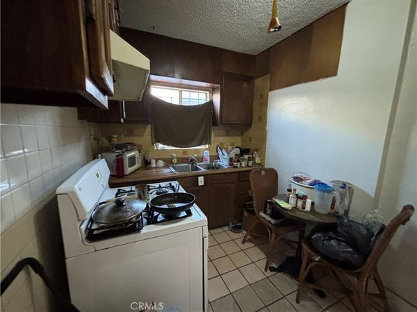 5746 Holmes Avenue, Los Angeles CA 90058