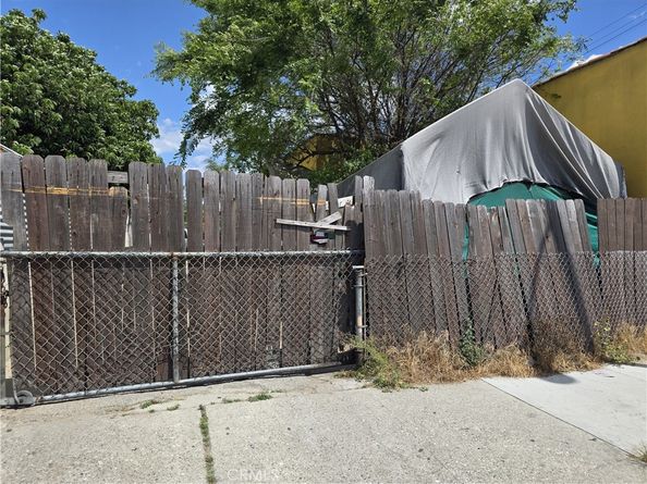9920 Graham, Los Angeles CA 90002