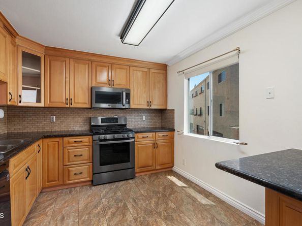 9503 Via Venezia, Burbank CA 91504