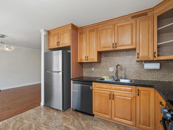 9503 Via Venezia, Burbank CA 91504