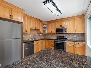 9503 Via Venezia, Burbank CA 91504