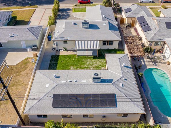 8534 Garden Grove Avenue, Northridge CA 91325