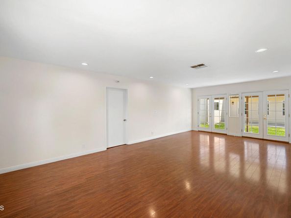 8534 Garden Grove Avenue, Northridge CA 91325