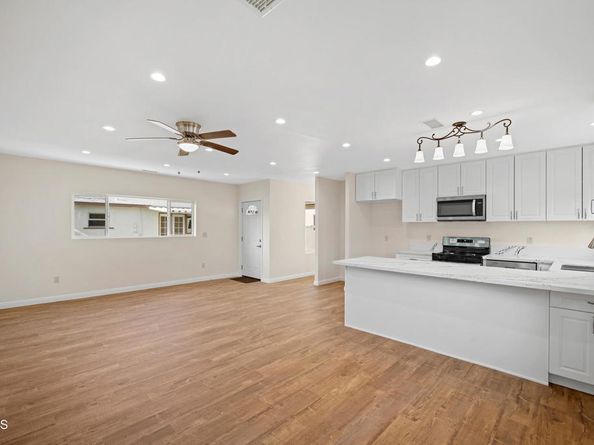 8534 Garden Grove Avenue, Northridge CA 91325