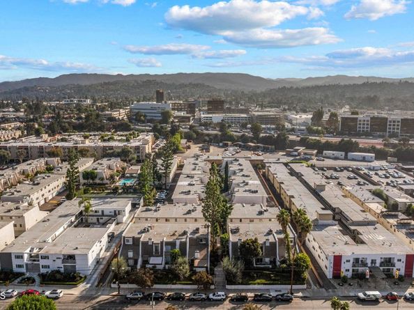 18360 Collins Street L, Tarzana CA 91356