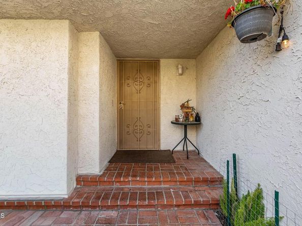 18360 Collins Street L, Tarzana CA 91356