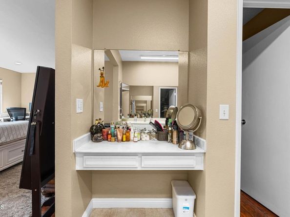 18360 Collins Street L, Tarzana CA 91356