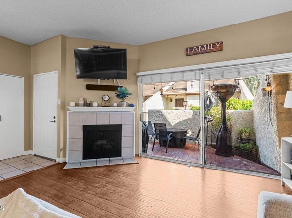 18360 Collins Street L, Tarzana CA 91356