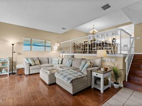 18360 Collins Street L, Tarzana CA 91356