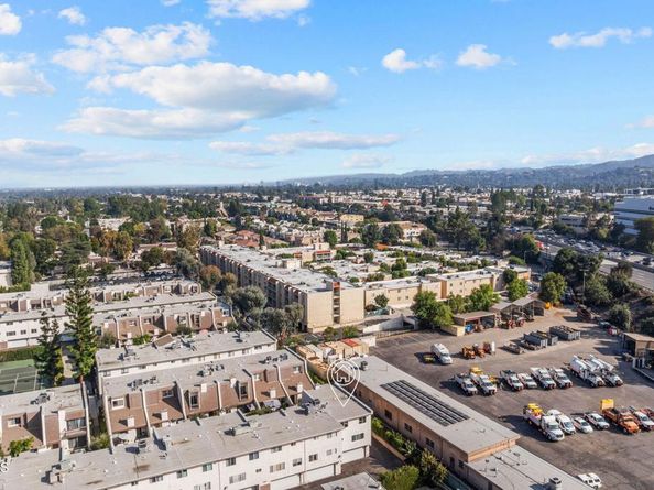 18360 Collins Street L, Tarzana CA 91356