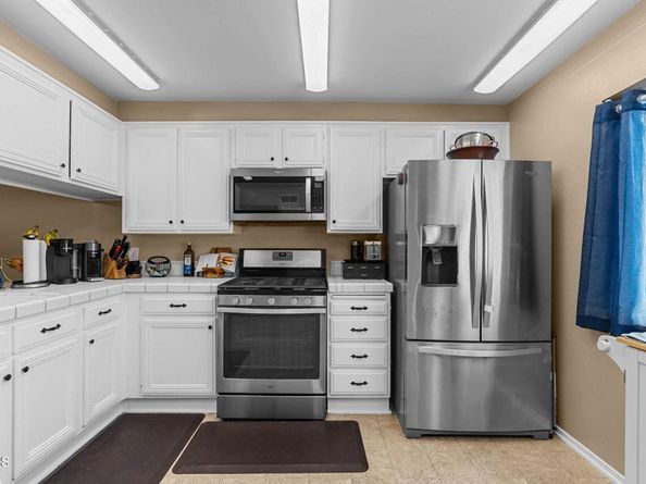 18360 Collins Street L, Tarzana CA 91356