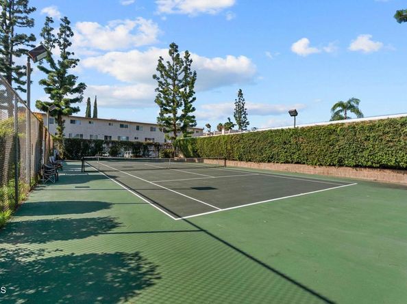 18360 Collins Street L, Tarzana CA 91356