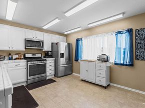 18360 Collins Street L, Tarzana CA 91356