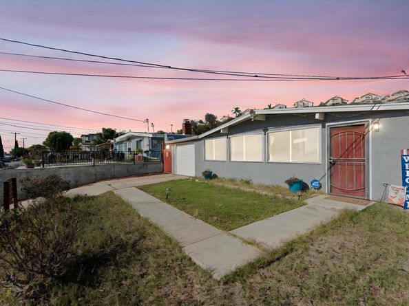 9838 Ivanho Street, Spring Valley CA 91977