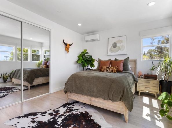 1270 Emerald Street, San Diego CA 92109