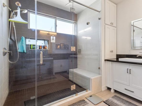 1270 Emerald Street, San Diego CA 92109