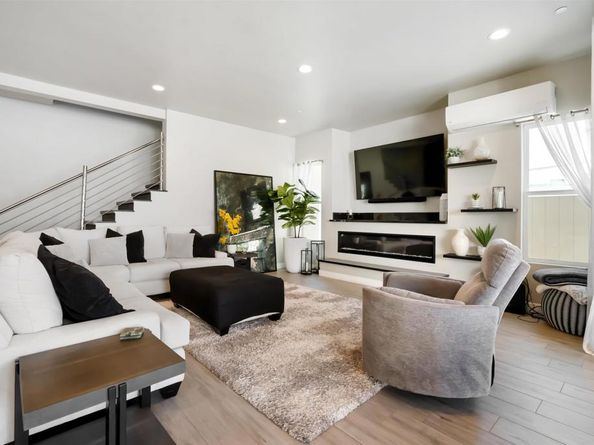 1270 Emerald Street, San Diego CA 92109