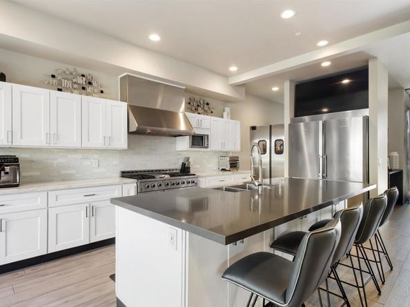 1270 Emerald Street, San Diego CA 92109
